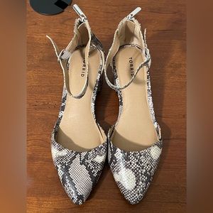 Snake print low heel flats NWT